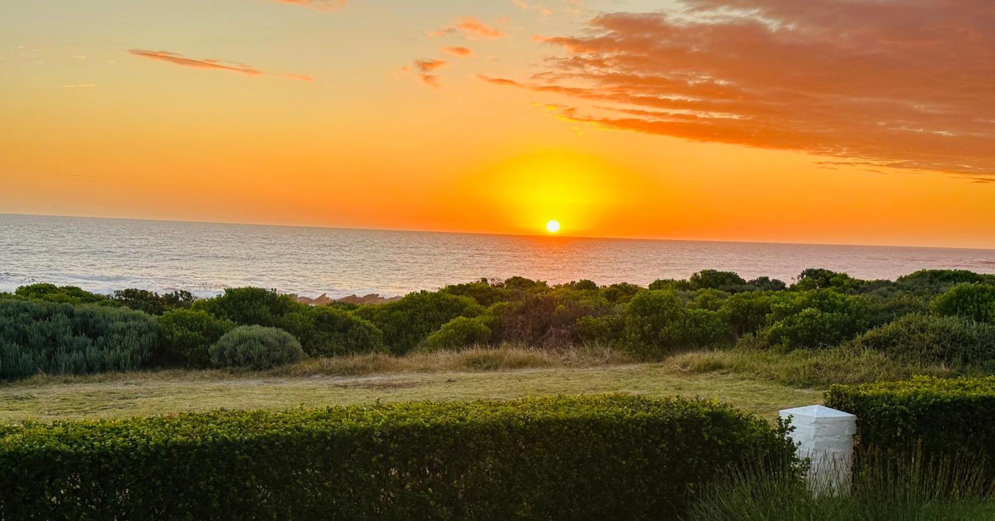 Seapearl Oceanfront Villa And Cottage Hermanus Bagian luar foto